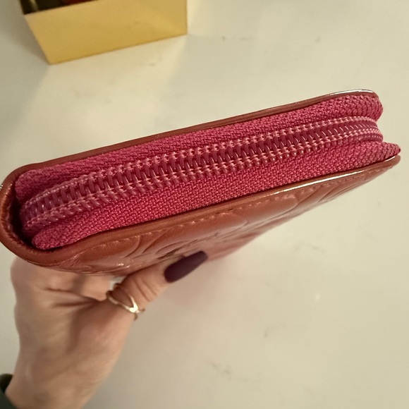 CHANEL Cameilla Zip Around Wallet - Picture 12 of 16